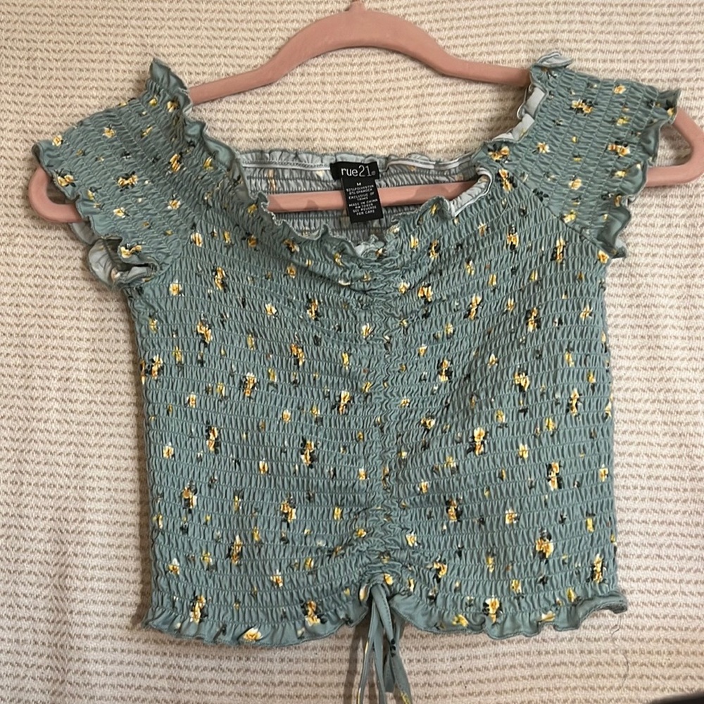 Blue floral tight fit crop tee